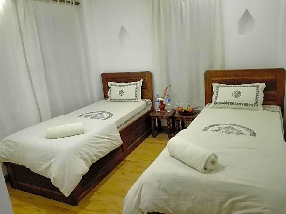 Sunny Guest House and Cafe
