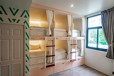 Bed in 8-Bed Mixed Dormitory Room