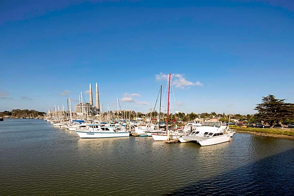 Inn At Moss Landing Point