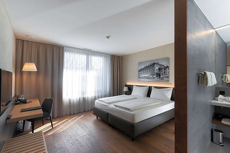 Hotel one66 (free parking garage)