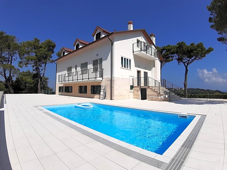 Villa De Ruschi – Montacuto, IL