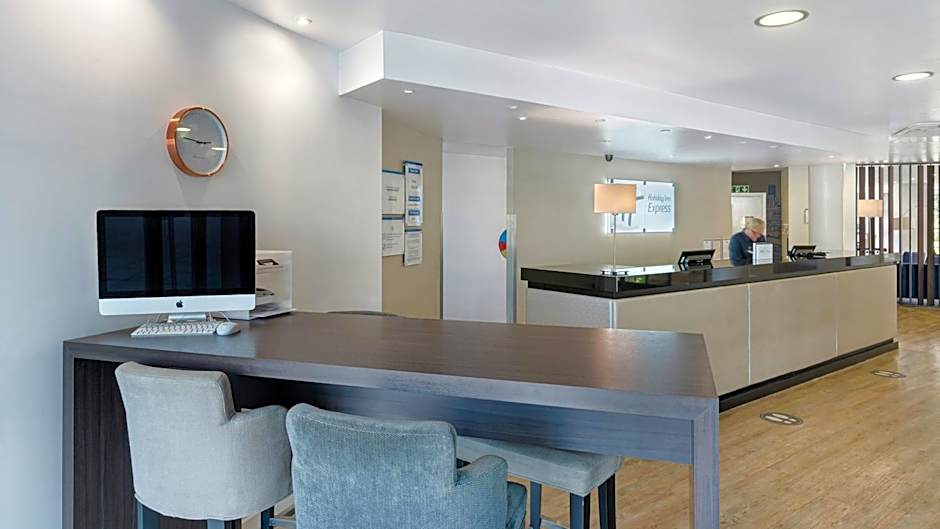 Holiday Inn Express Leigh - Sports Village By IHG