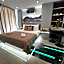 La Luna Petite Suite Deluxe Apartment with Pool & Jacuzzi, Bikes and Secured Parking
