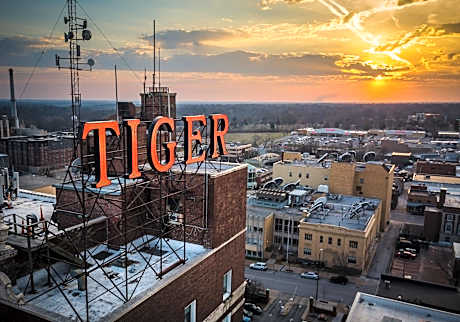 voco The Tiger Hotel, Columbia, MO By IHG
