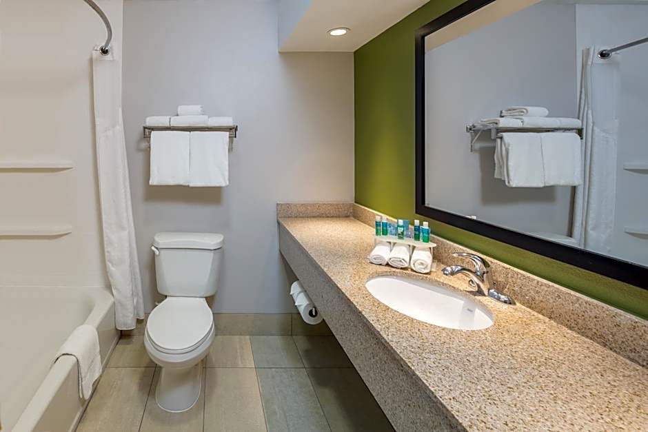 Holiday Inn Express Cedar Rapids - Collins Road By IHG
