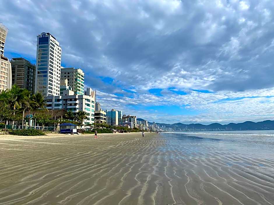 Vista mar - Apto a 60m do mar 3 quartos completo