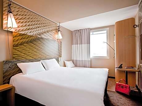 Comfort Room with a Double Bed and a Single Bed