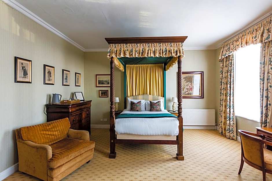 Brook Whipper-In Hotel