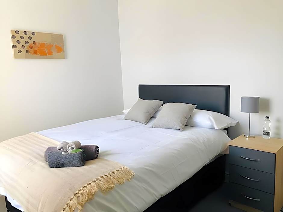 Townhouse @ 51 Balfour St -Stoke