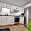 The Cozy Cove Modern King-Bedroom Full Apartment