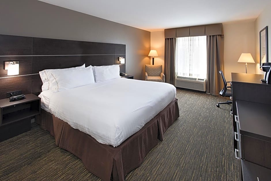 Holiday Inn Express & Suites East Wichita I-35 Andover, an IHG Hotel