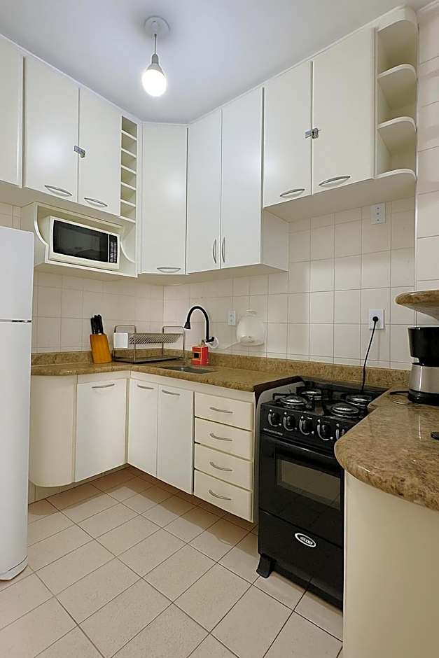 Apto com PISCINA 2 quadras da praia