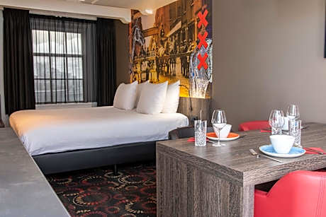 Studio 1 Double Bed 1 Twin Bed