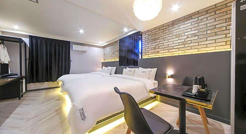 Masan First Class Hotel