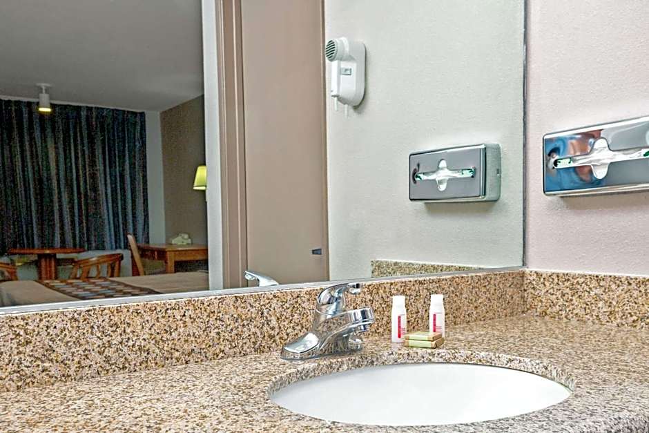 Super 8 by Wyndham Upland Ontario CA