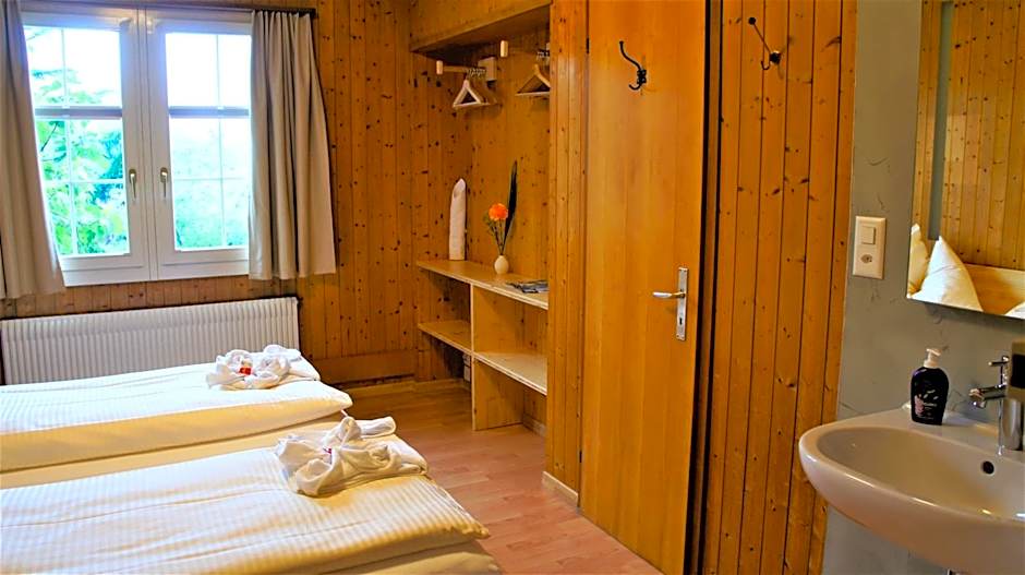 Zdjęcie 1 z 12 — Double Room with Shared Bathroom (Schönegg)