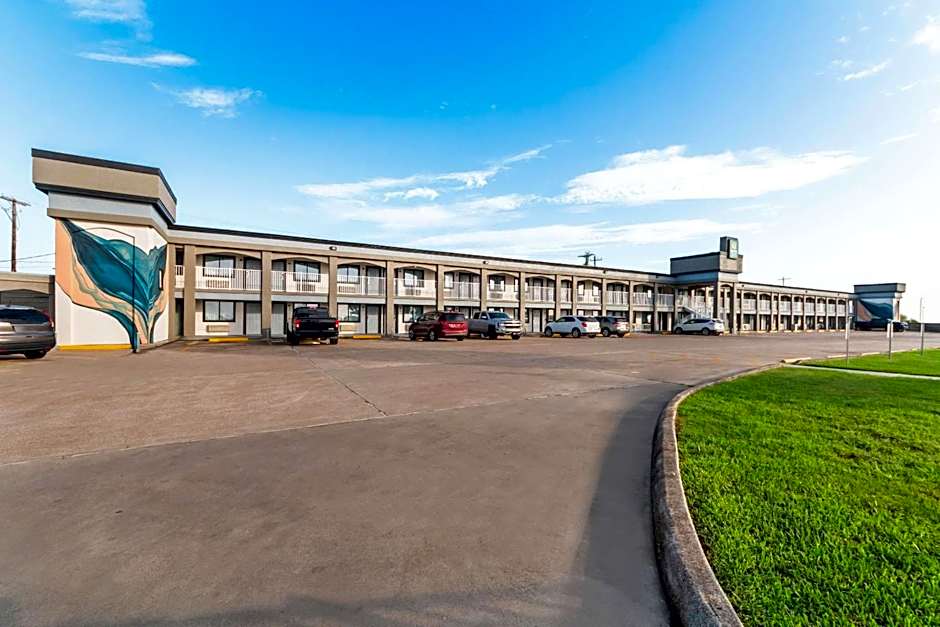 Quality Inn & Suites Port Lavaca near Lighthouse Beach