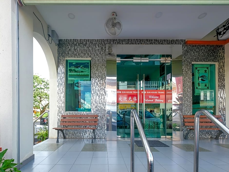 OYO 89877 Sun Triang Hotel