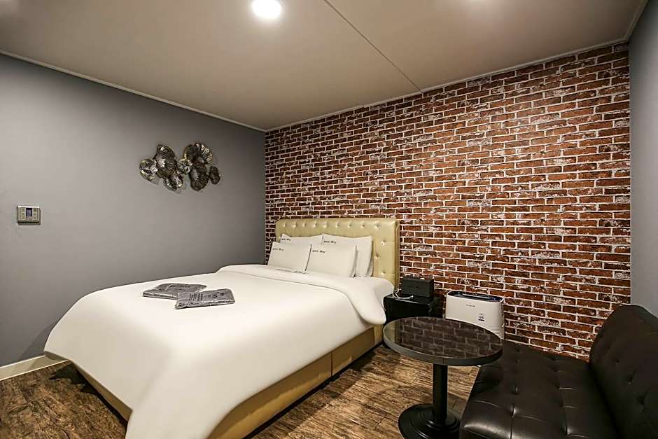 Gunsan Hotel May