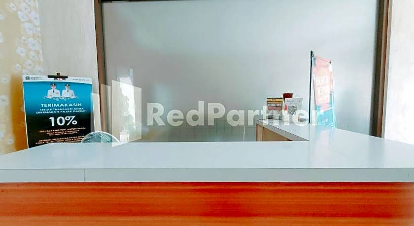 Calida Hotel Mitra RedDoorz near Alun Alun Wonosari