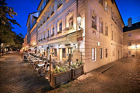 Hotel At the Golden Scissors