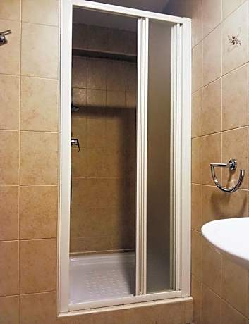 Deluxe Double Room (2 Adults + 1 Child)