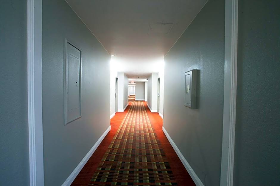 Ramada by Wyndham Barstow