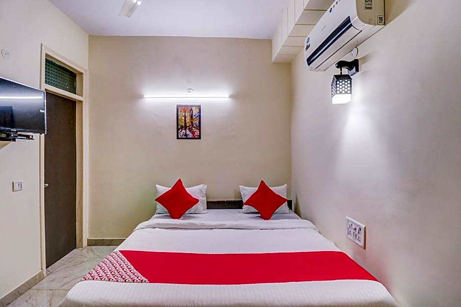 RS Hotels by OYO Rooms – Delhi, NY