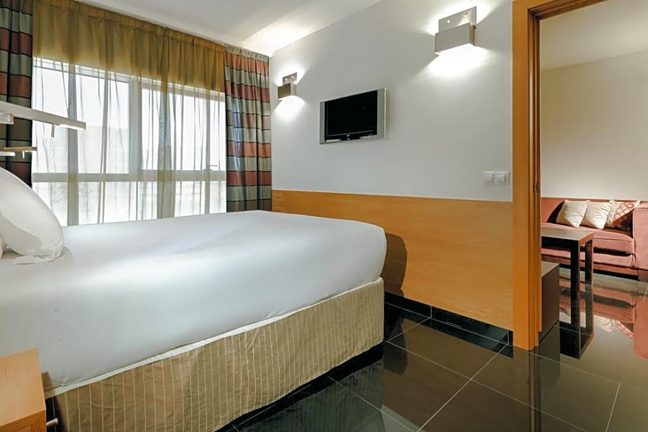 Hesperia Fira Suites