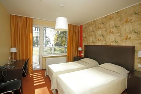 Double or Twin Room with Pool Access