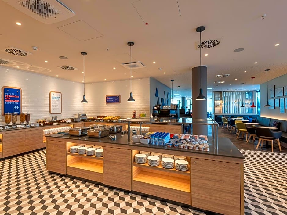 Holiday Inn Express Dusseldorf- Hauptbahnhof By IHG