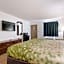 Econo Lodge Inn & Suites East