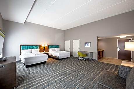 2 Queen Mobility Access Ri Shwr Studio Nosmok