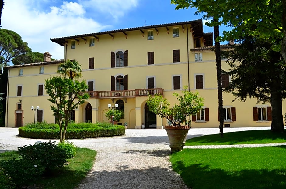 Posta Donini-Historic Hotel