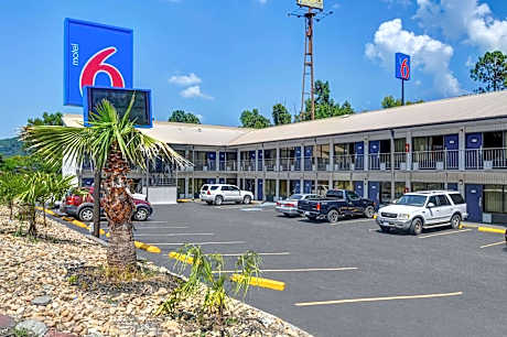 Motel 6-Dalton, GA