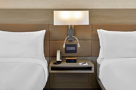 Queen Room with City View