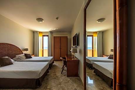 Twin Room with Sea View