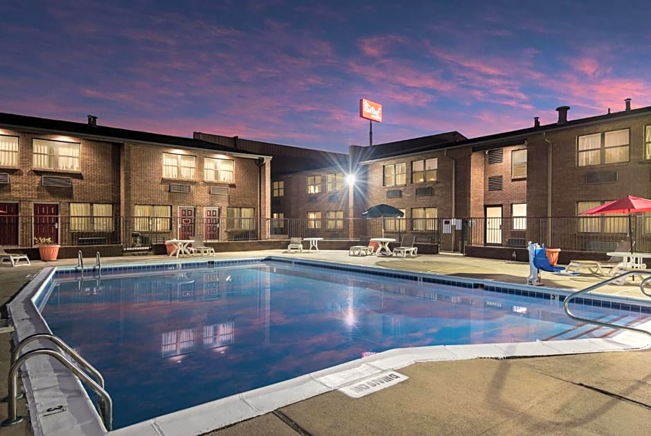 Red Roof Inn & Suites Lexington - Hamburg
