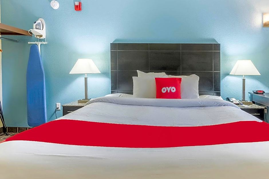 OYO Hotel Knoxville TN Cedar Bluff I-40