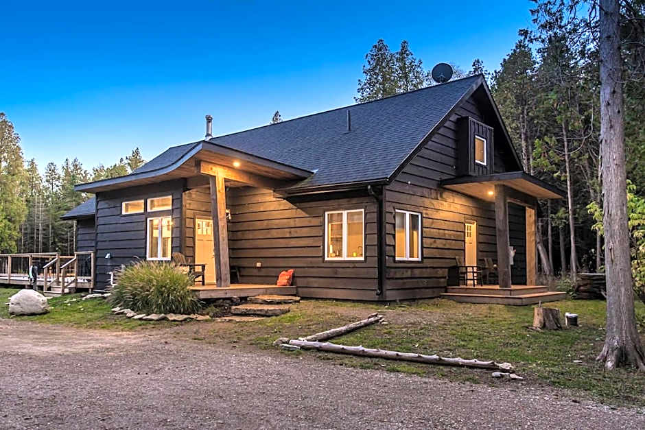 Luxury Tobermory Retreat Modern Home and Hot Tub
