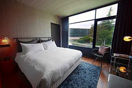 Family Room, Guest Room, Bedroom 1: 1 King, Bedroom 2: 2 Twin