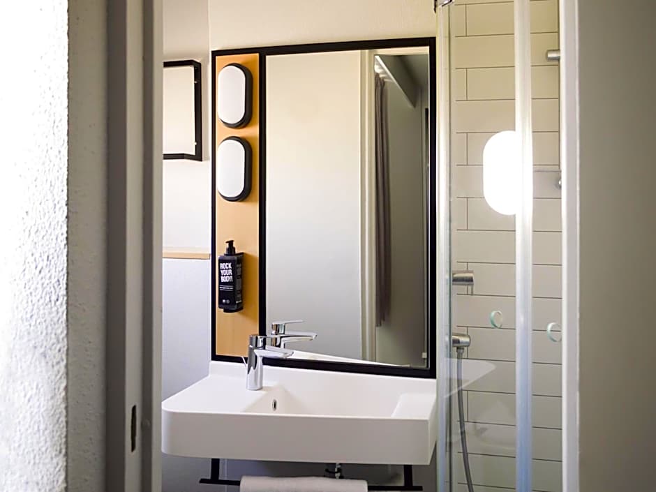 Ibis Paris Tour Eiffel Cambronne 15Eme