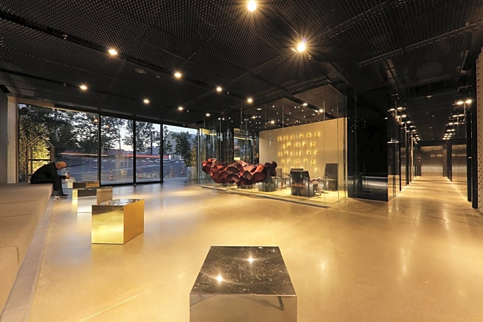 The Grove Design Hotel