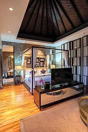 Desire One-Bedroom Private Pool Villa with Floating Breakfast
