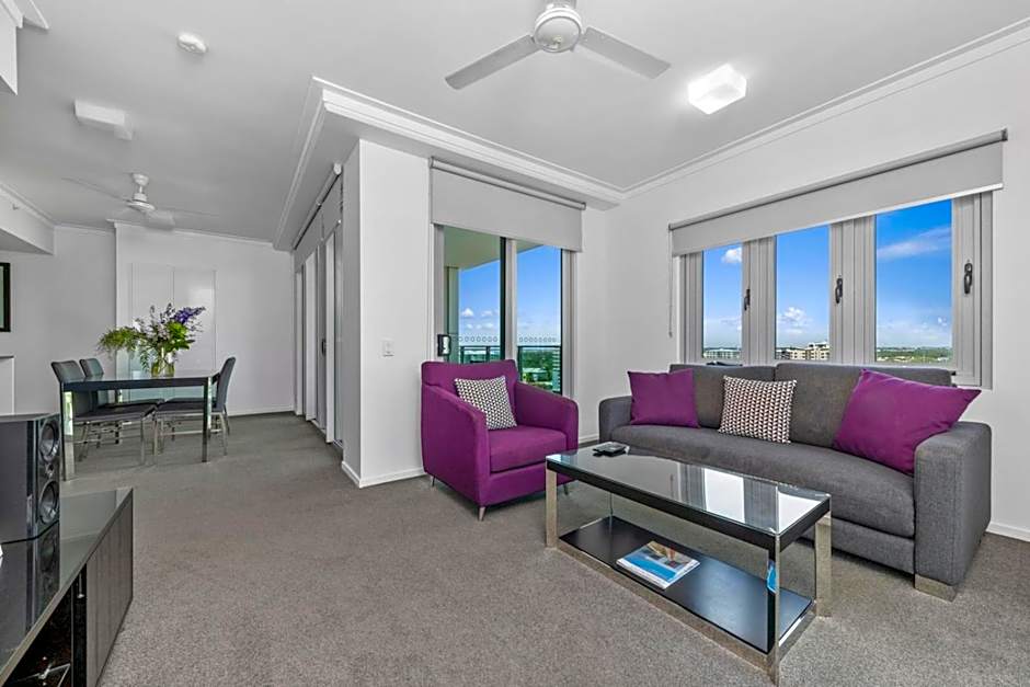 H on Mitchell Apartment Hotel