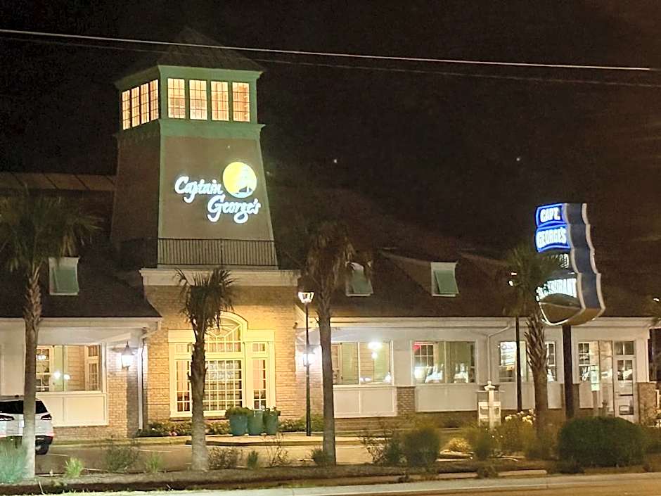 New 2025-Ocean Sands Beach Boutique Inn-Sauna and Salt-Mineral Pool -Free Beach Bikes and Famous Beach-Nightly Popcorn-Bathrobes and Sunscreen in all rooms-Ultra Sparkling-Free Laundry-4 Grand Presidential Black Beds in all rooms-Savings#252-242-SAND