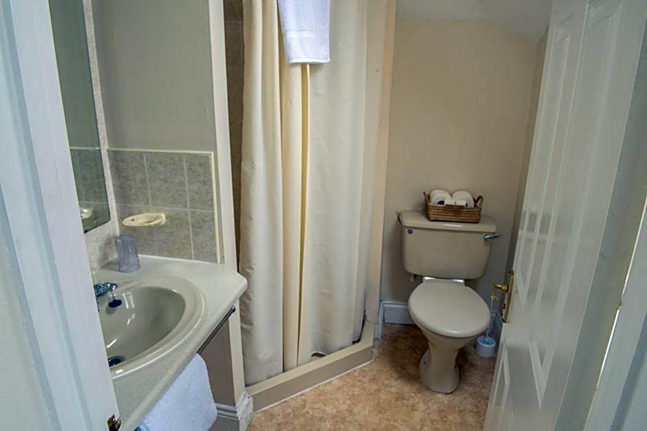 Toothbrush Rooms at Lattice Lodge - Guest Kitchen & EV Recharging