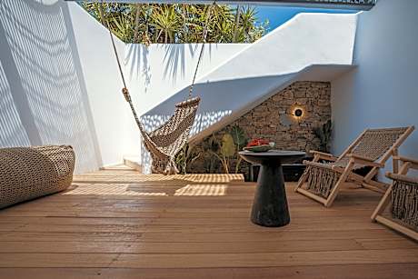 Double Superior with Outdoor jetted tub