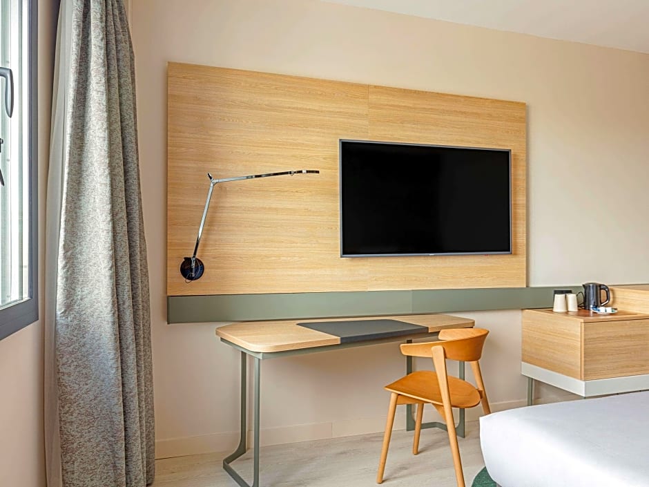 Photo 1 of 12 of Premium 1 Queen Bed