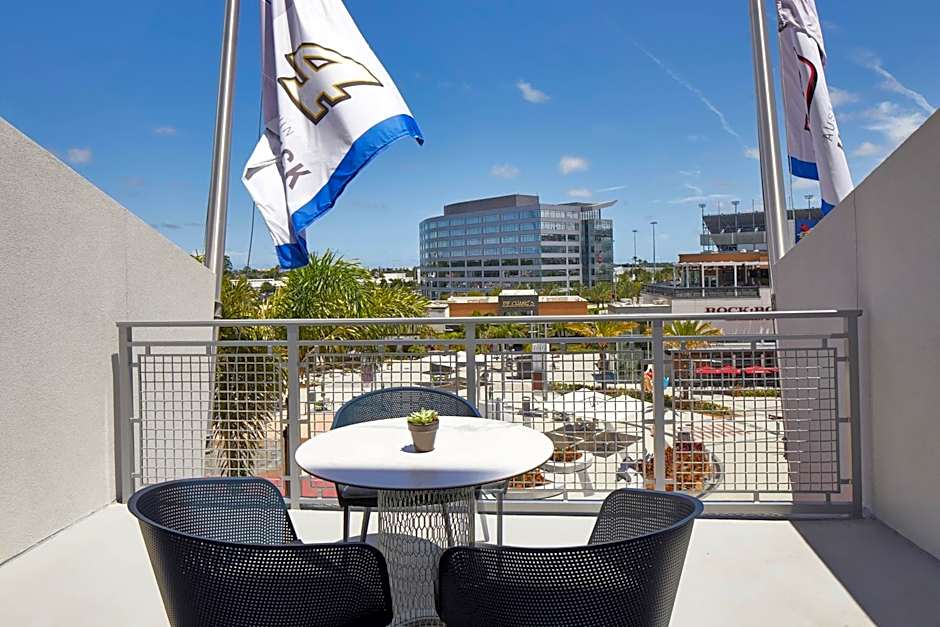 The Daytona, Autograph Collection